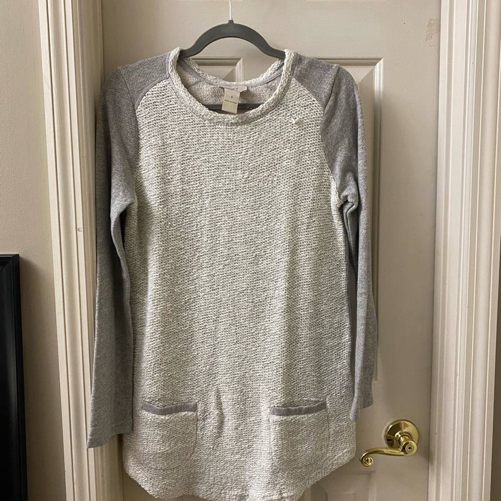 Gray Long Sleeve Sweater with Pockets